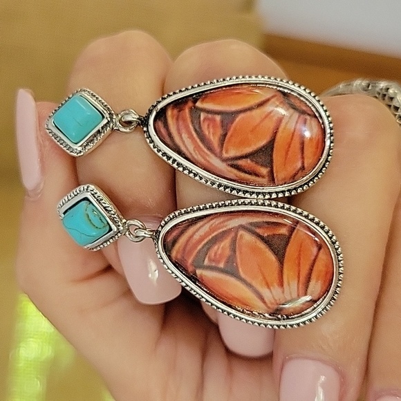 Jewelry - Woodgrain Floral Drop Earrings